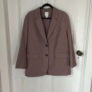 HM Dark Rose colour Oversized jacket in woven fabric. Size M. Lined. Like new.